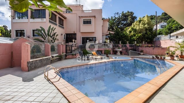 6 makuuhuone Huvila myytävänä paikassa Tafira Alta, Las Palmas de Gran Canaria mukana uima-altaan 
autotalli - 1 100 000 € (Ref: 9207561)
