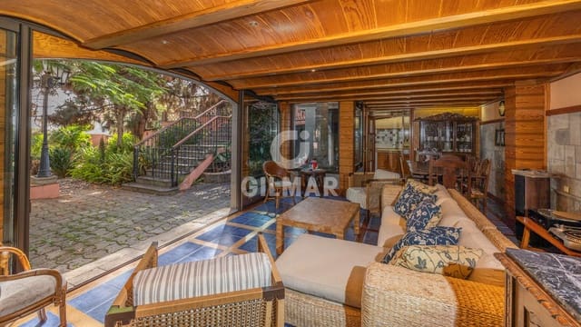 6 makuuhuone Huvila myytävänä paikassa Tafira Alta, Las Palmas de Gran Canaria mukana uima-altaan 
autotalli - 1 100 000 € (Ref: 9207561)