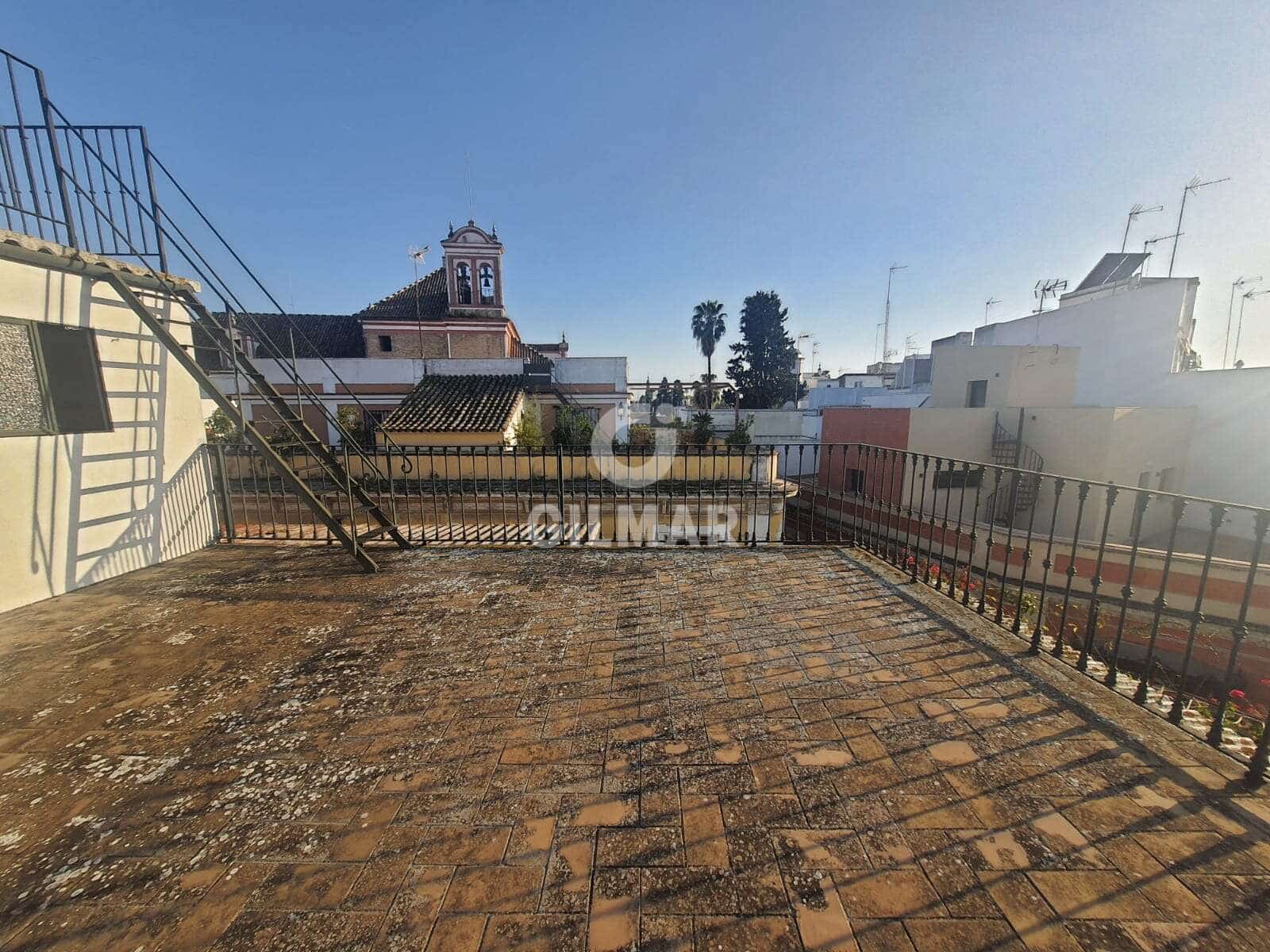 5 soveværelse Semi-Rækkehus til salg i Sevilla by med garage - € 1.499.000 (Ref: 9207562)