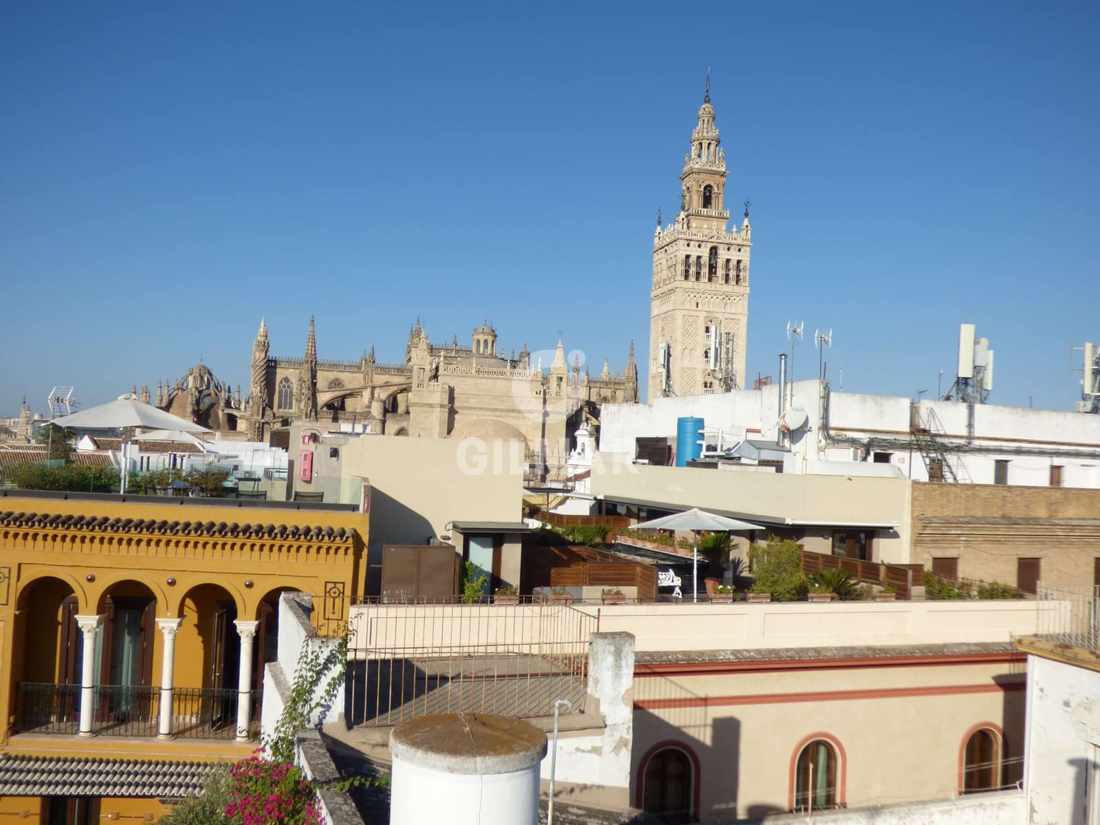 5 soveværelse Semi-Rækkehus til salg i Sevilla by med garage - € 1.499.000 (Ref: 9207562)