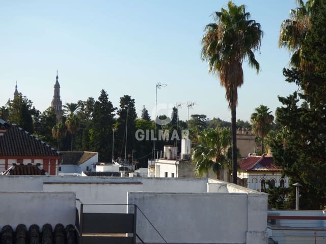 5 bedroom Semi-detached Villa for sale in Santa Cruz, Seville city with garage - € 1,499,000 (Ref: 9207562)