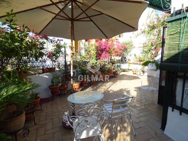 5 bedroom Semi-detached Villa for sale in Santa Cruz, Seville city with garage - € 1,499,000 (Ref: 9207562)