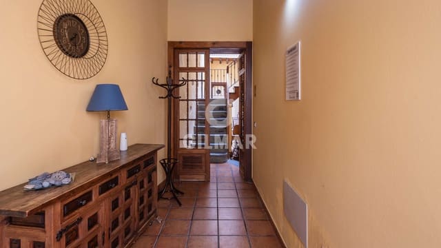 5 makuuhuone Rivitalo myytävänä paikassa Santa María de Guía de Gran Canaria - 780 000 € (Ref: 9207567)