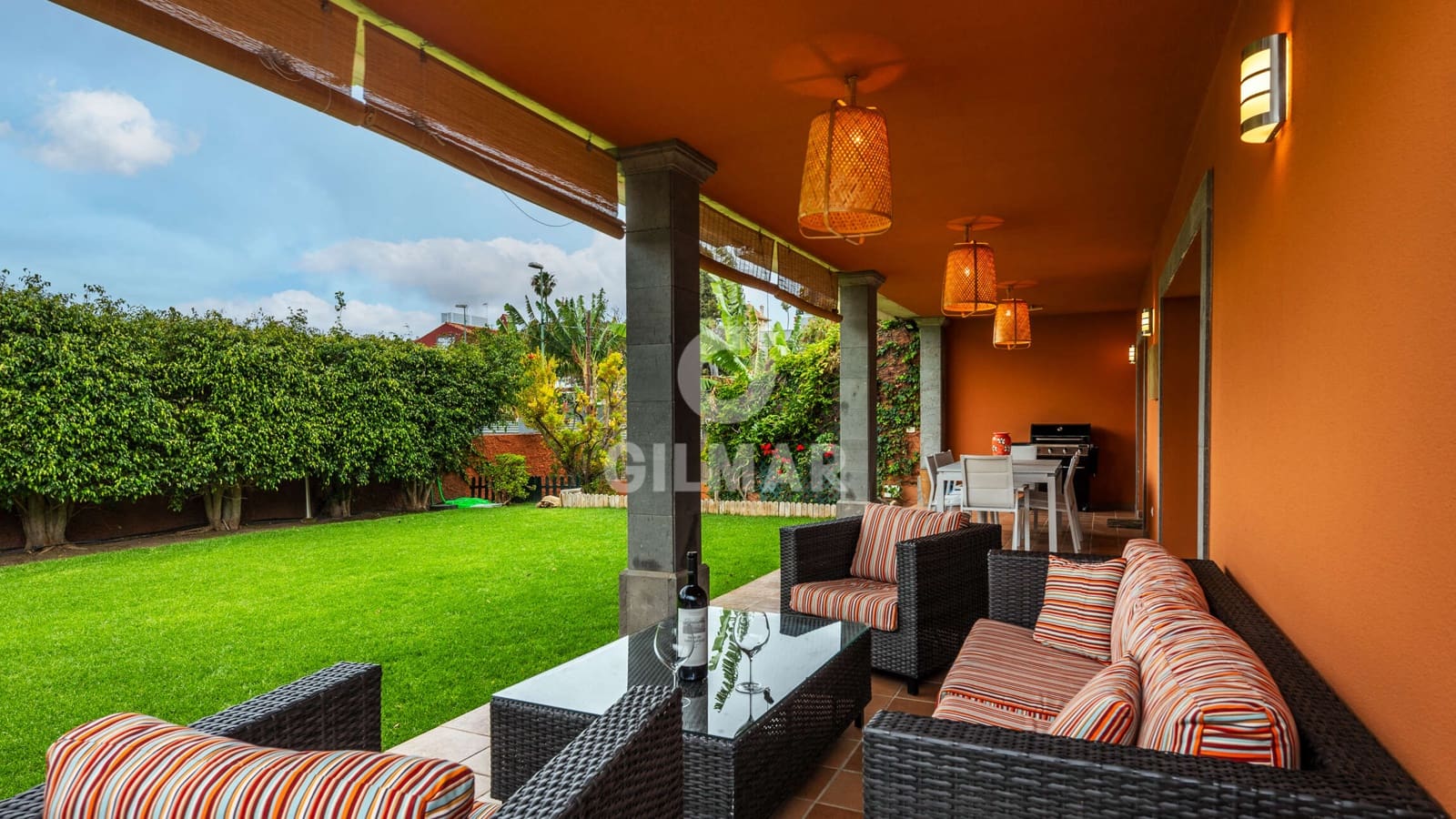 4 makuuhuone Huvila myytävänä paikassa Tafira Alta mukana 
autotalli - 1 190 000 € (Ref: 9207572)