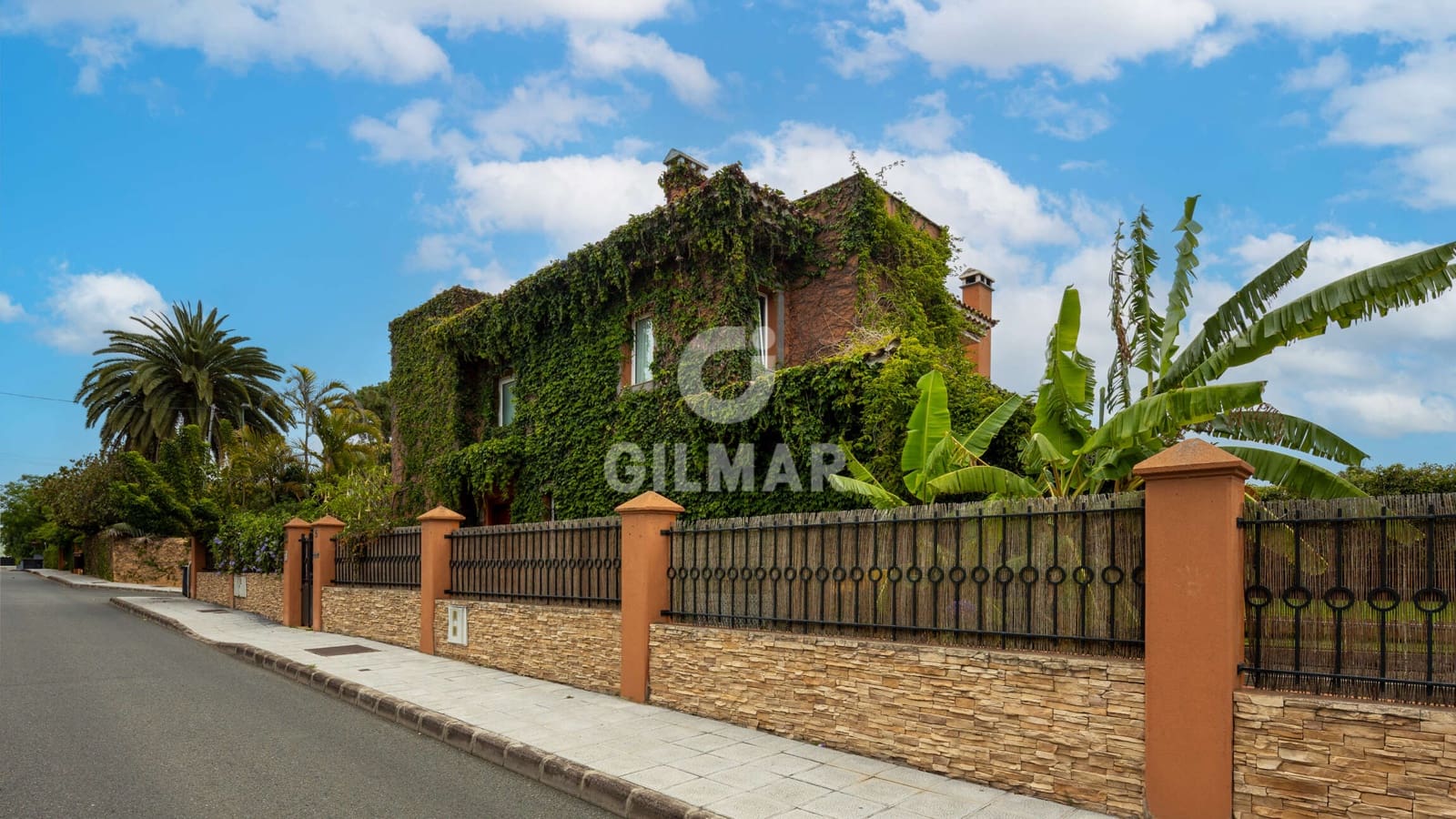 4 makuuhuone Huvila myytävänä paikassa Tafira Alta mukana 
autotalli - 1 190 000 € (Ref: 9207572)