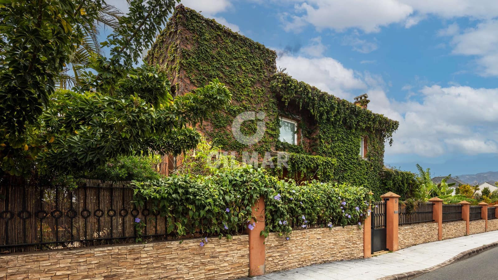 4 makuuhuone Huvila myytävänä paikassa Tafira Alta mukana 
autotalli - 1 190 000 € (Ref: 9207572)