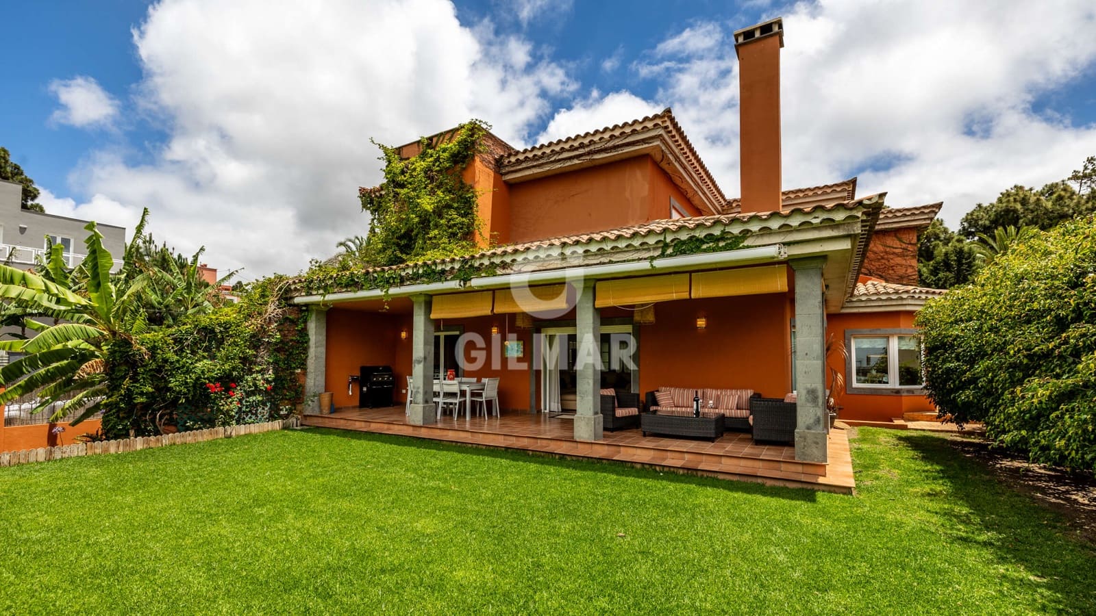 4 makuuhuone Huvila myytävänä paikassa Tafira Alta mukana 
autotalli - 1 190 000 € (Ref: 9207572)