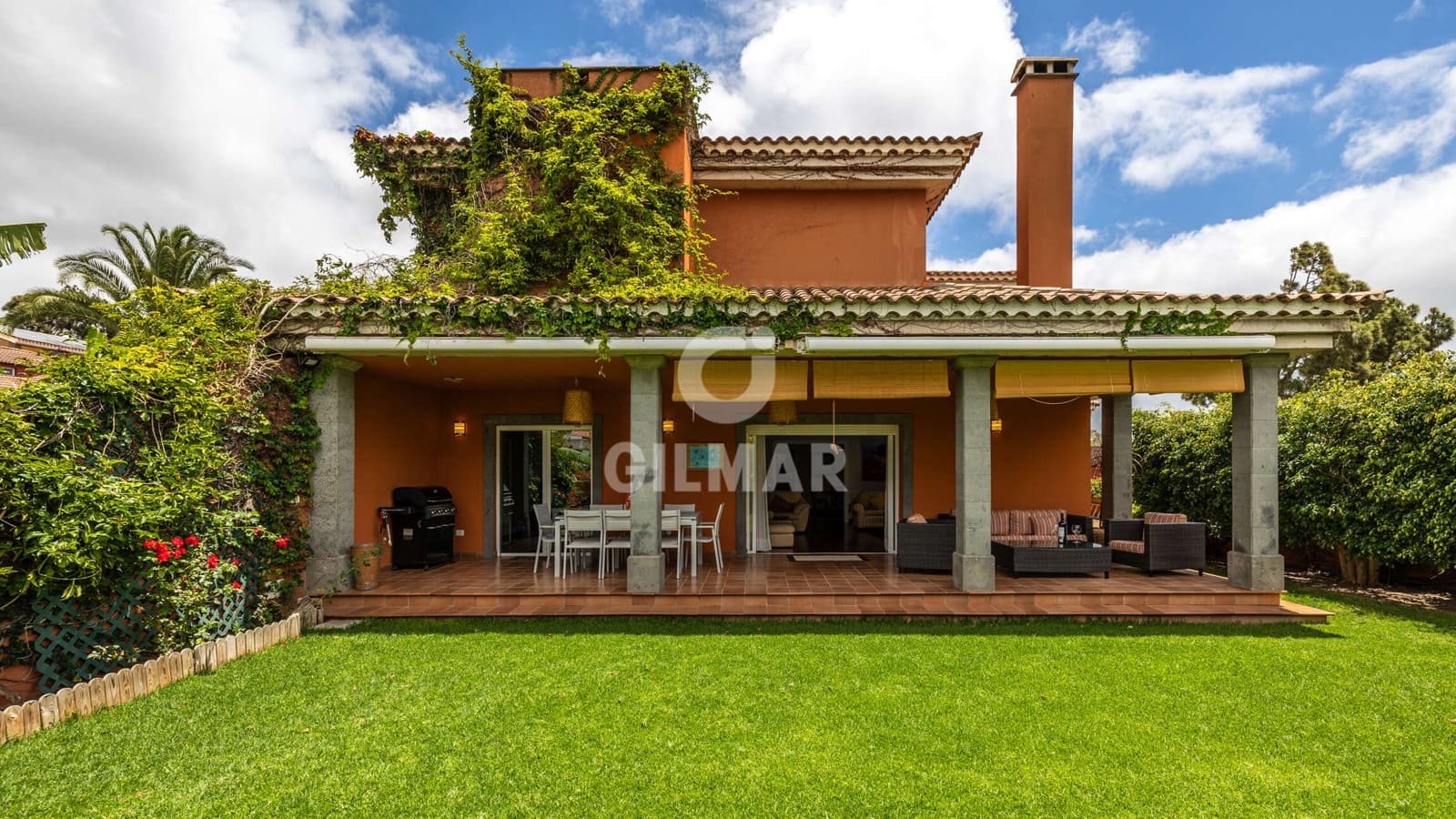 4 makuuhuone Huvila myytävänä paikassa Tafira Alta mukana 
autotalli - 1 190 000 € (Ref: 9207572)