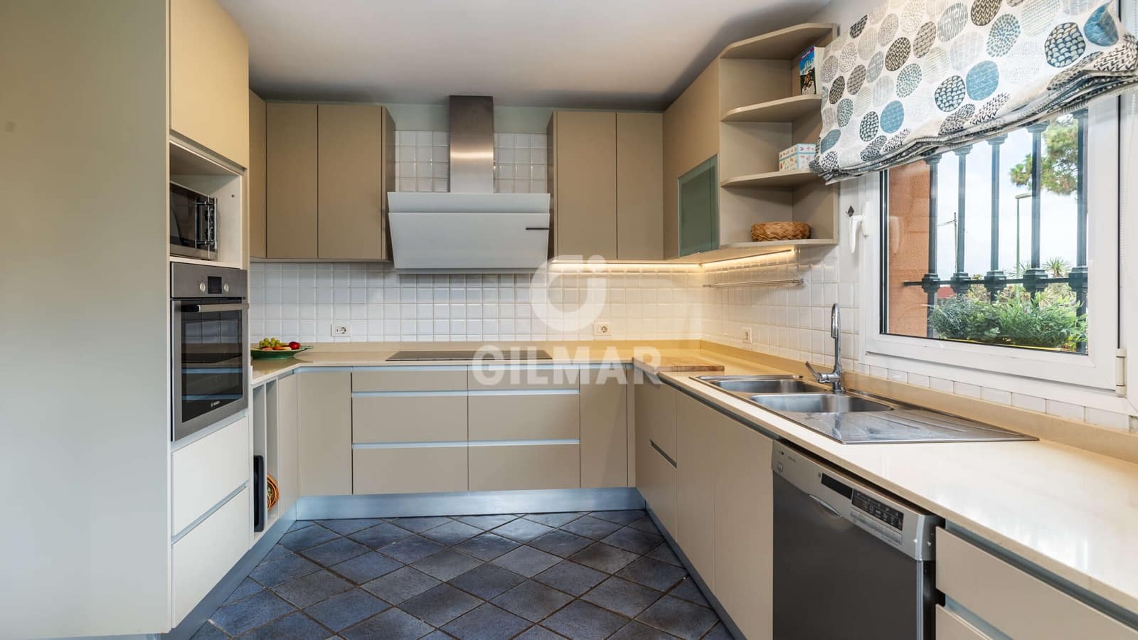 4 makuuhuone Huvila myytävänä paikassa Tafira Alta mukana 
autotalli - 1 190 000 € (Ref: 9207572)