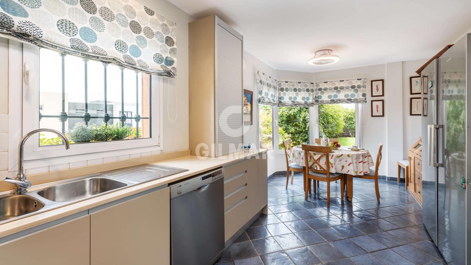 4 makuuhuone Huvila myytävänä paikassa Tafira Alta mukana 
autotalli - 1 190 000 € (Ref: 9207572)