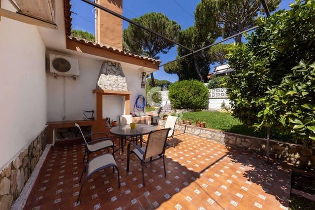 4 bedroom Villa for sale in Alcalá de Guadaira with pool garage - € 340,000 (Ref: 9207579)