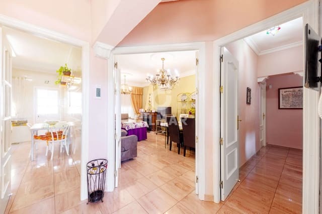 4 bedroom Villa for sale in Alcalá de Guadaira with pool garage - € 340,000 (Ref: 9207579)