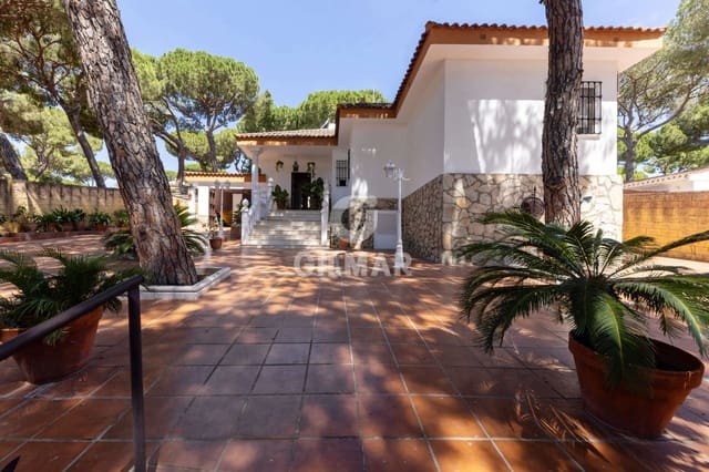 4 bedroom Villa for sale in Alcalá de Guadaira with pool garage - € 340,000 (Ref: 9207579)