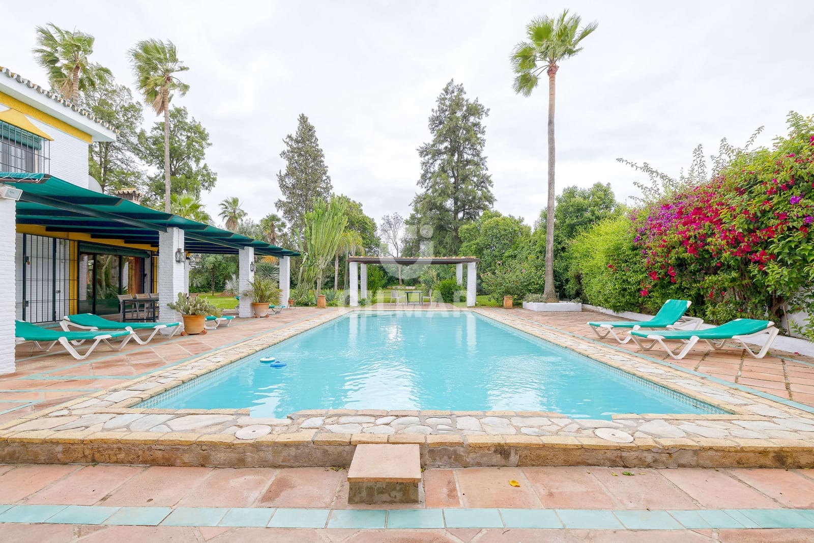 4 sovrum Villa till salu i Sanlucar la Mayor med pool garage - 659 000 € (Ref: 9207580)