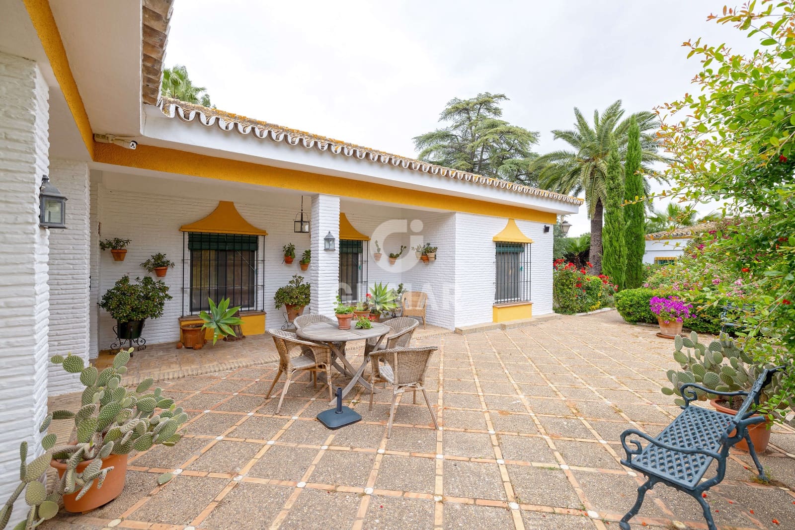 4 sovrum Villa till salu i Sanlucar la Mayor med pool garage - 659 000 € (Ref: 9207580)