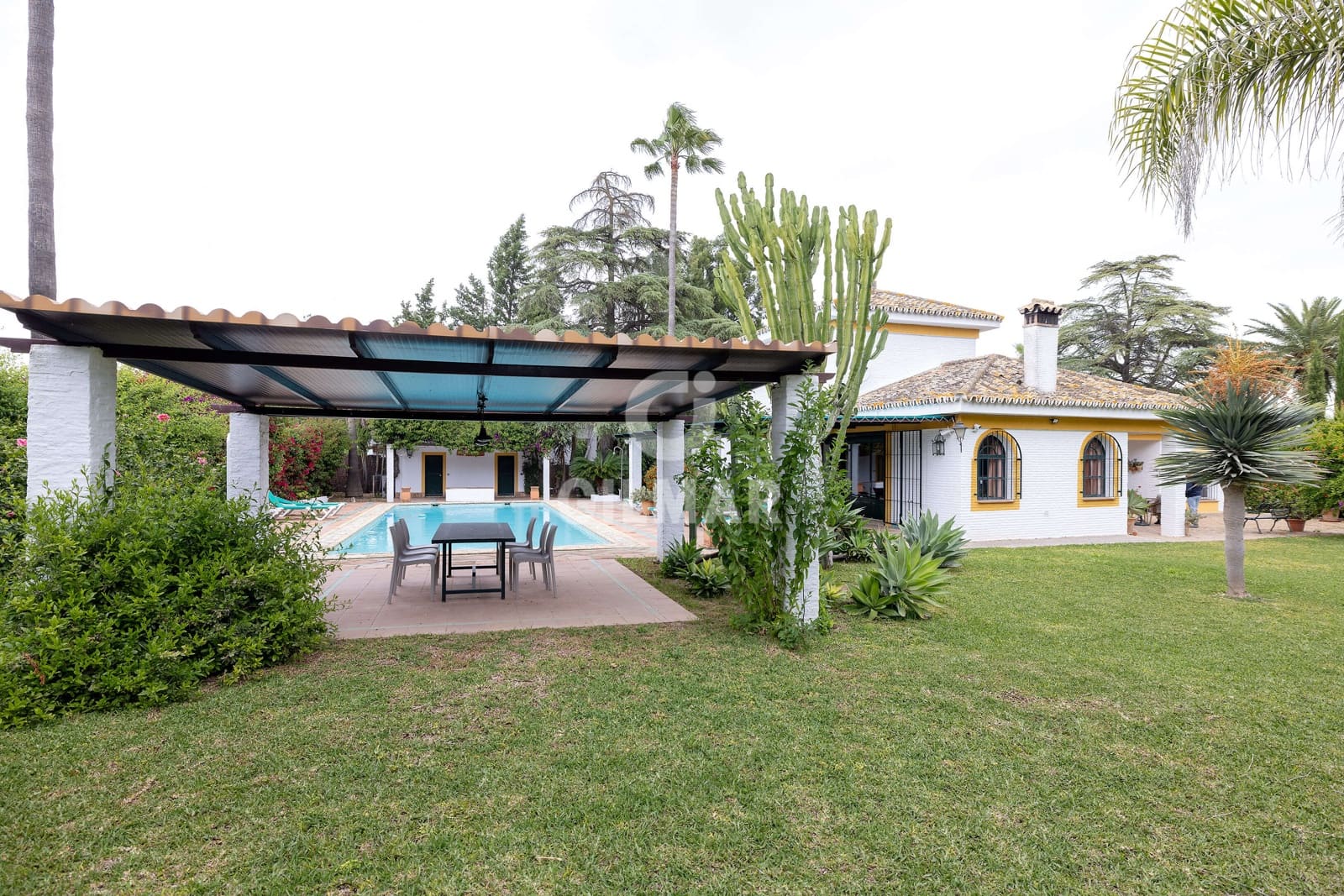 4 sovrum Villa till salu i Sanlucar la Mayor med pool garage - 659 000 € (Ref: 9207580)