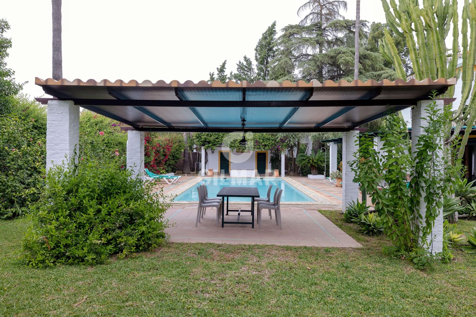 4 sovrum Villa till salu i Sanlucar la Mayor med pool garage - 659 000 € (Ref: 9207580)