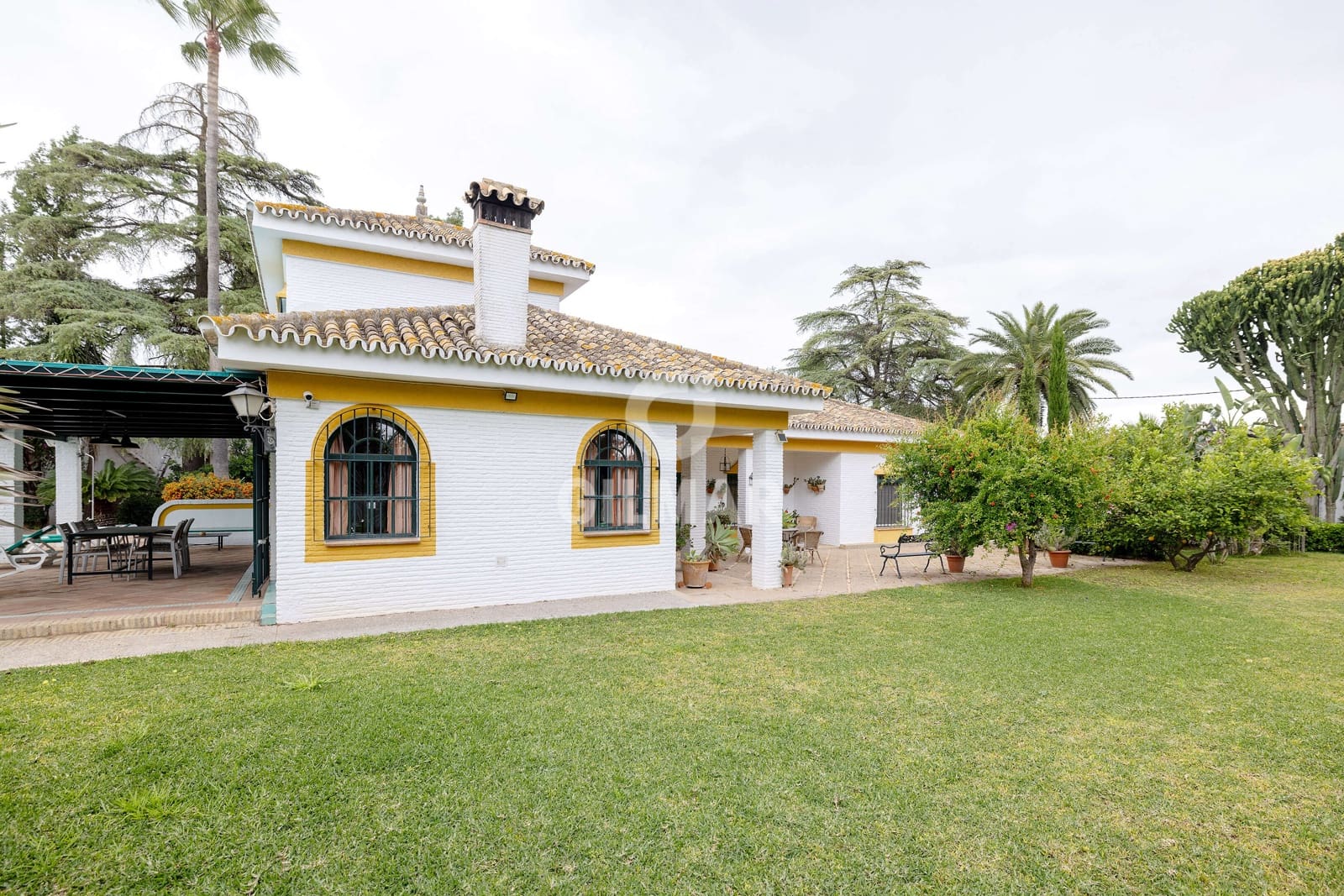 4 sovrum Villa till salu i Sanlucar la Mayor med pool garage - 659 000 € (Ref: 9207580)