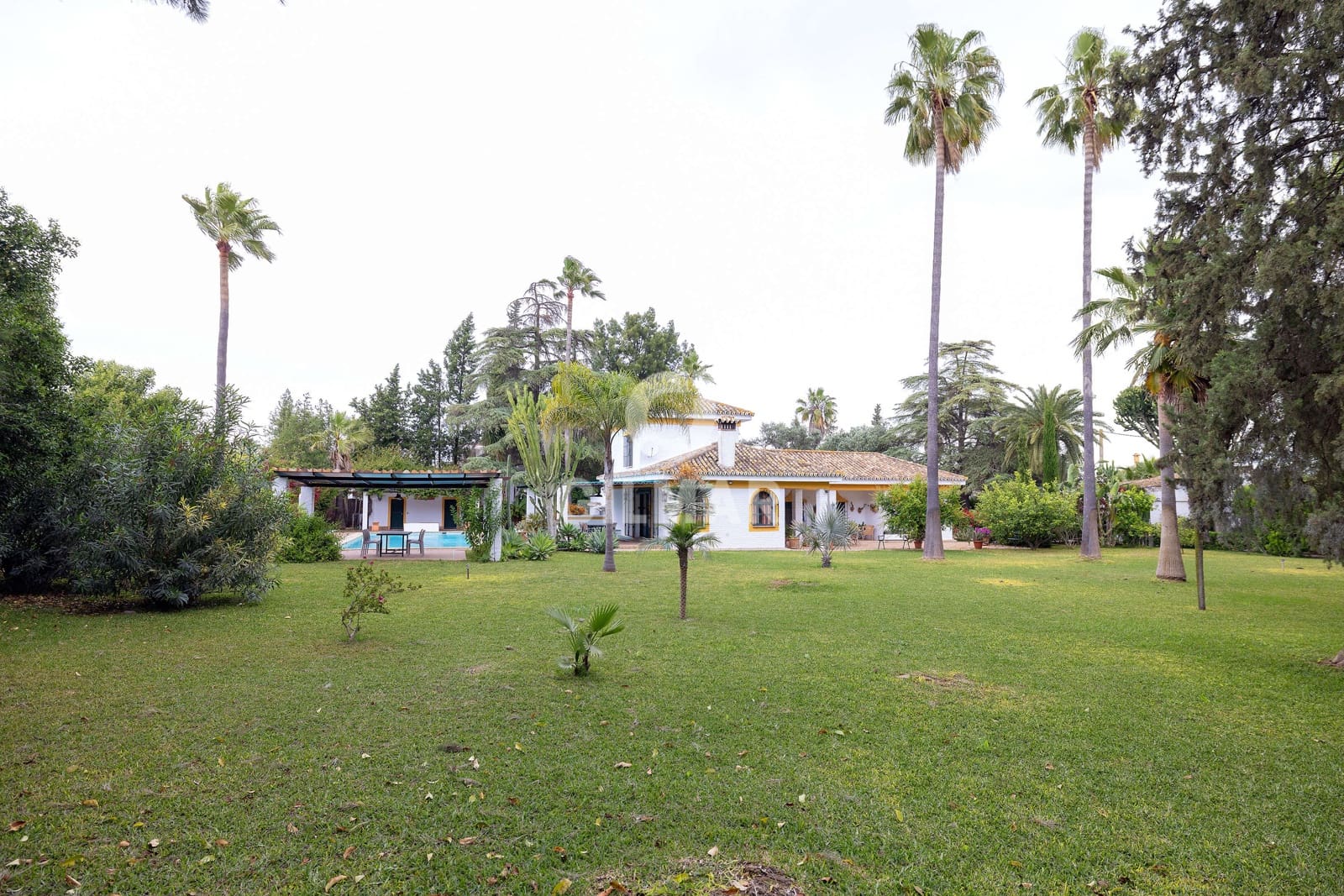 4 sovrum Villa till salu i Sanlucar la Mayor med pool garage - 659 000 € (Ref: 9207580)