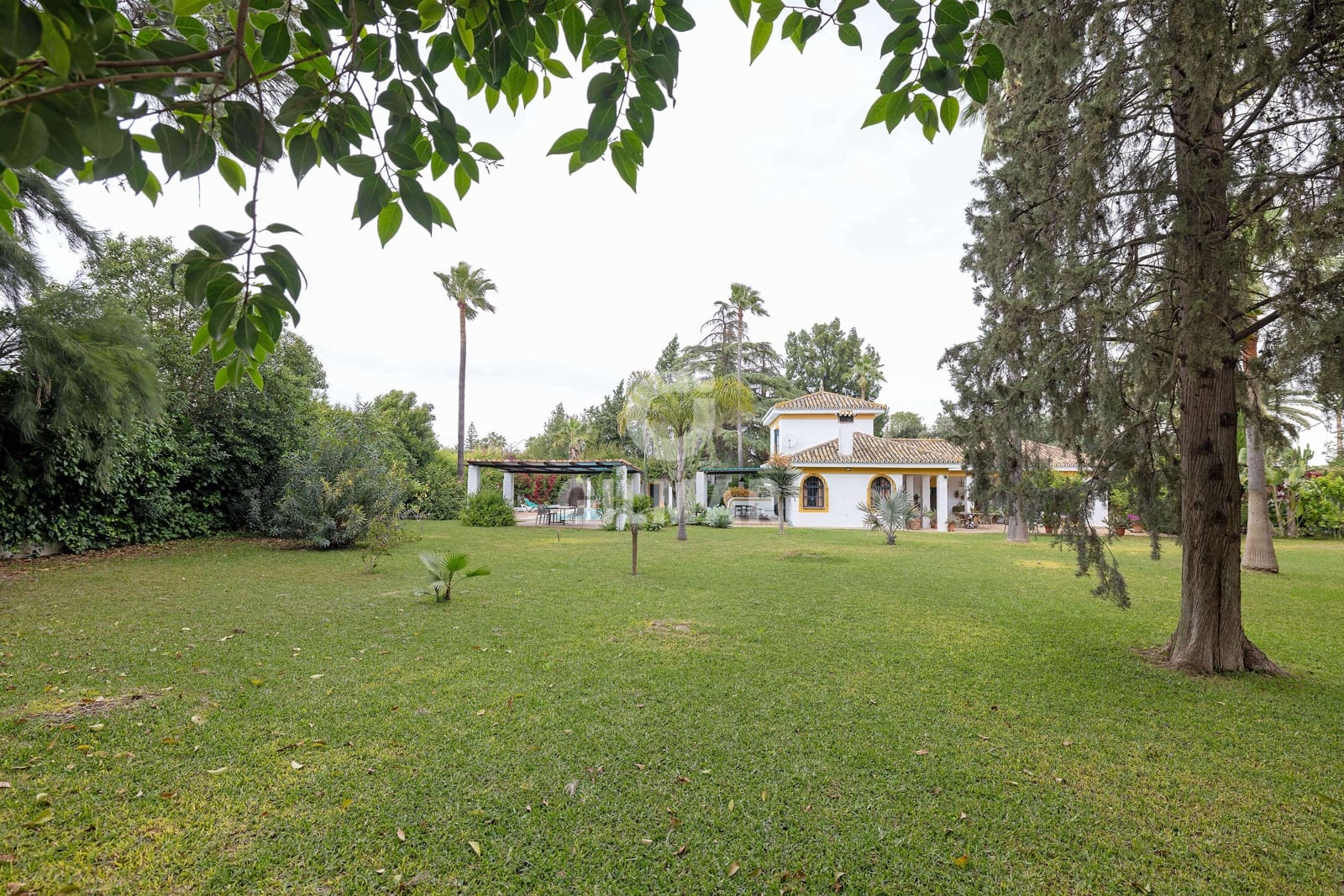 4 sovrum Villa till salu i Sanlucar la Mayor med pool garage - 659 000 € (Ref: 9207580)