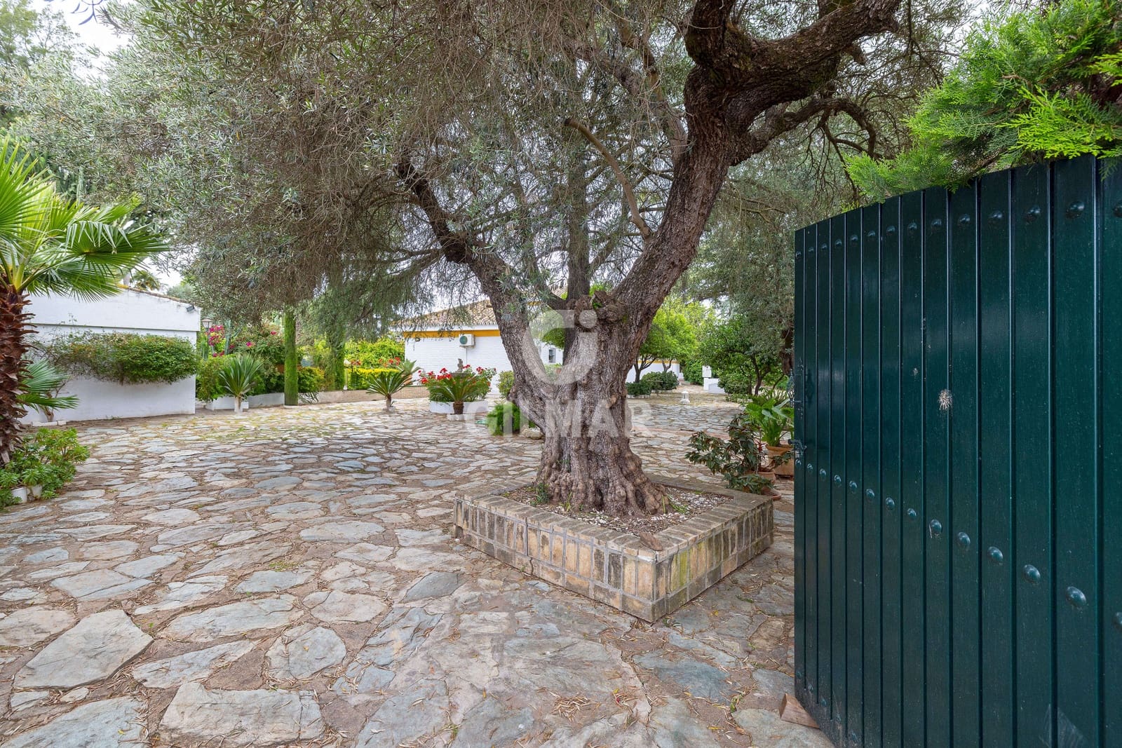 4 sovrum Villa till salu i Sanlucar la Mayor med pool garage - 659 000 € (Ref: 9207580)