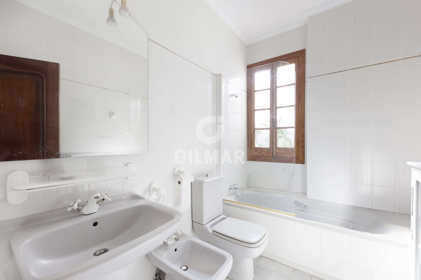 5 soveværelse Semi-Rækkehus til salg i Coria del Rio med garage - € 430.000 (Ref: 9207581)