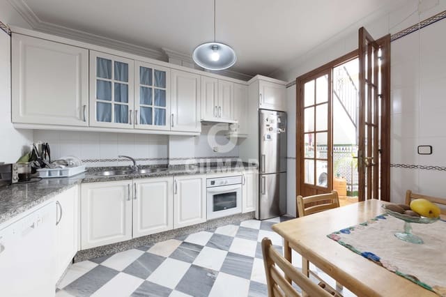 5 bedroom Semi-detached Villa for sale in Coria del Río with garage - € 430,000 (Ref: 9207581)