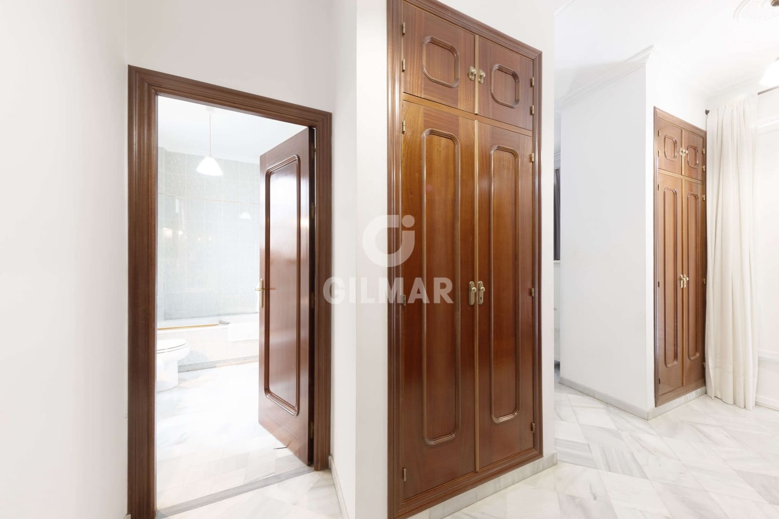 5 soveværelse Semi-Rækkehus til salg i Coria del Rio med garage - € 430.000 (Ref: 9207581)