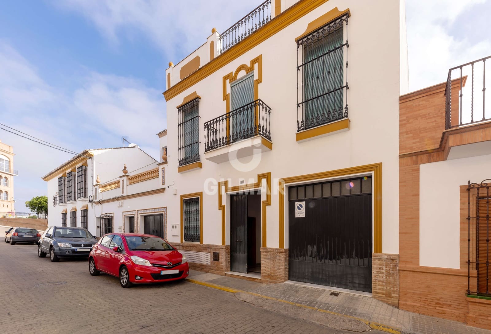 5 soveværelse Semi-Rækkehus til salg i Coria del Rio med garage - € 430.000 (Ref: 9207581)