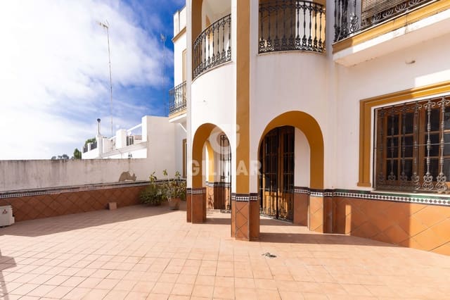 5 bedroom Semi-detached Villa for sale in Coria del Río with garage - € 430,000 (Ref: 9207581)