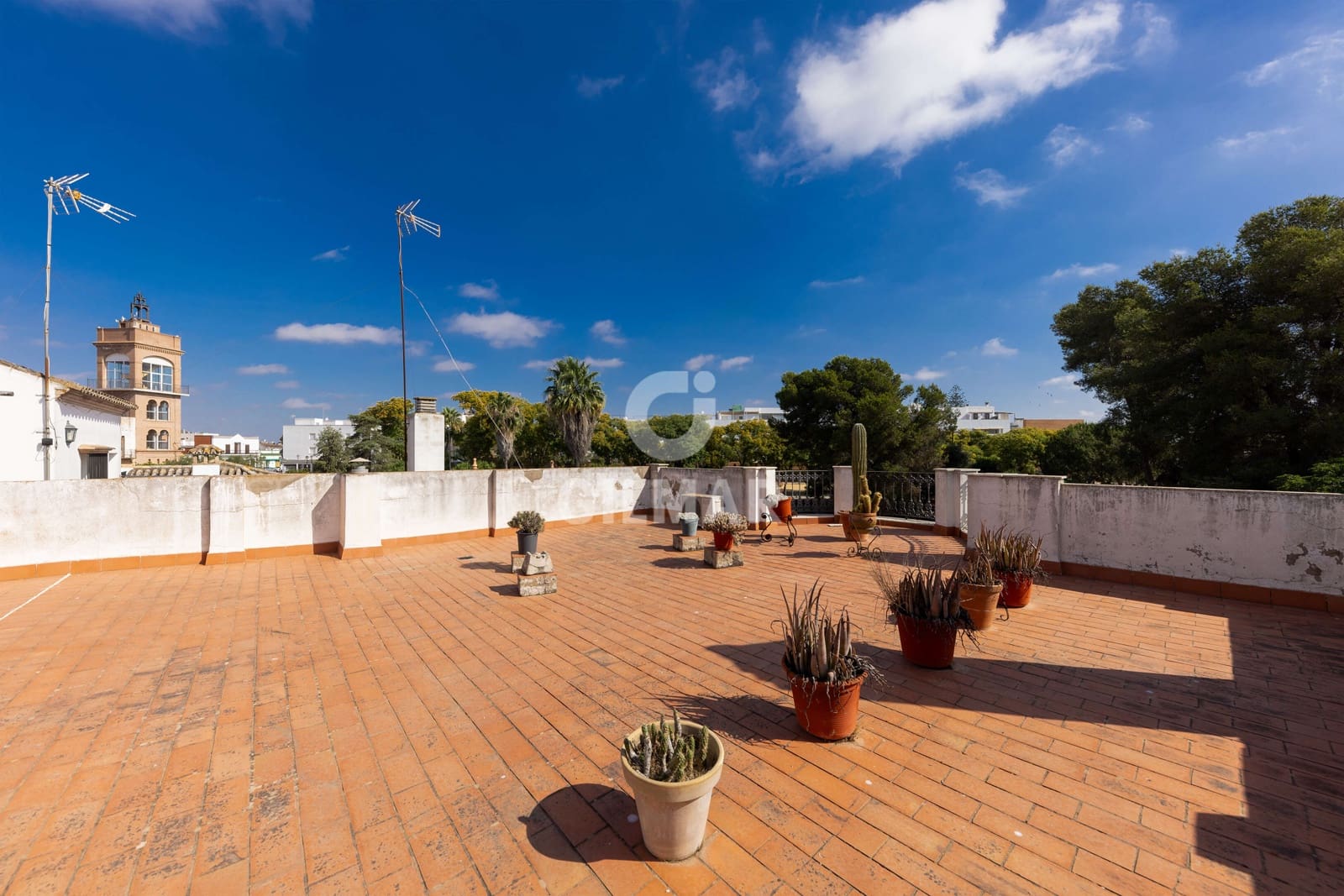 5 soveværelse Semi-Rækkehus til salg i Coria del Rio med garage - € 430.000 (Ref: 9207581)