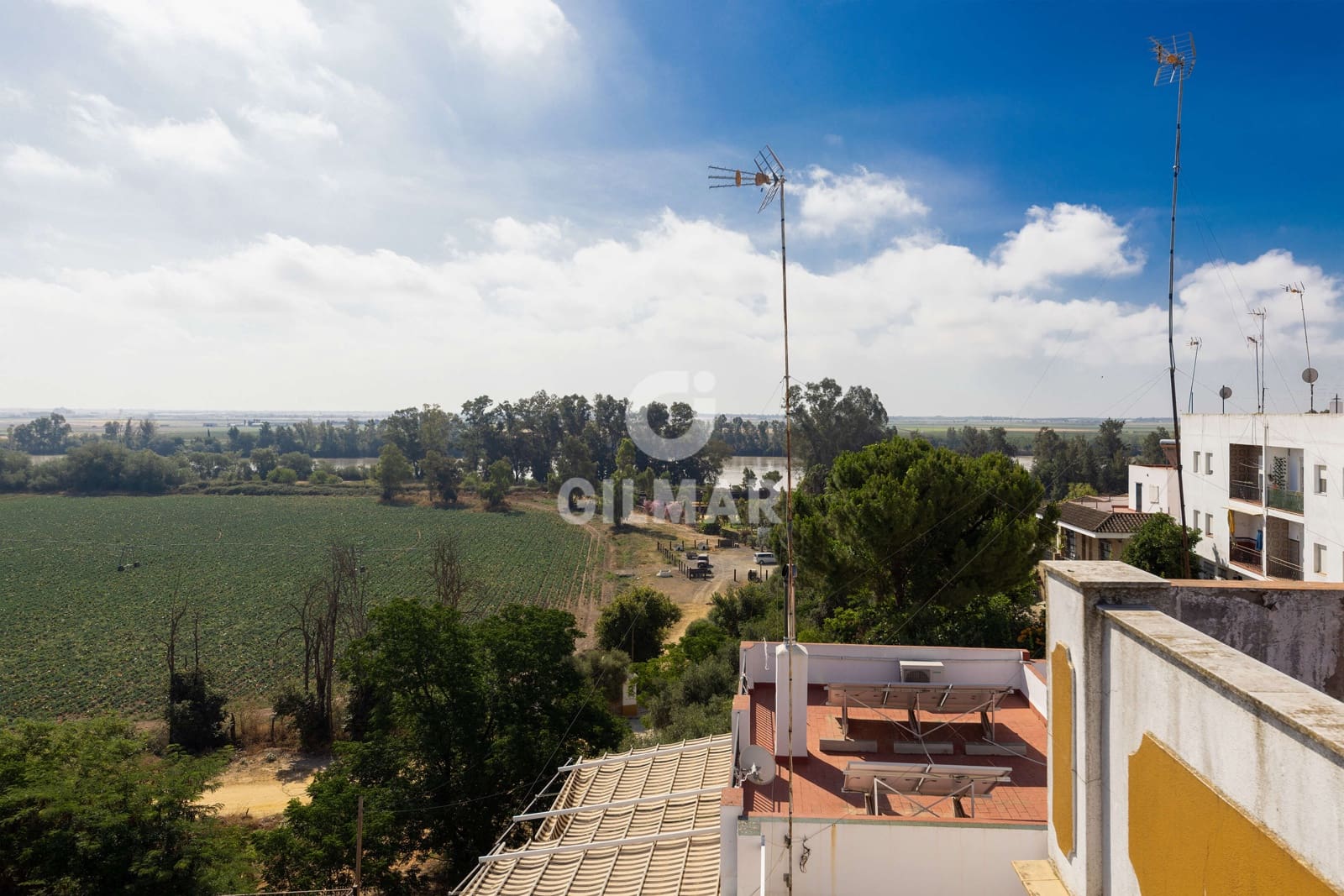 5 soveværelse Semi-Rækkehus til salg i Coria del Rio med garage - € 430.000 (Ref: 9207581)