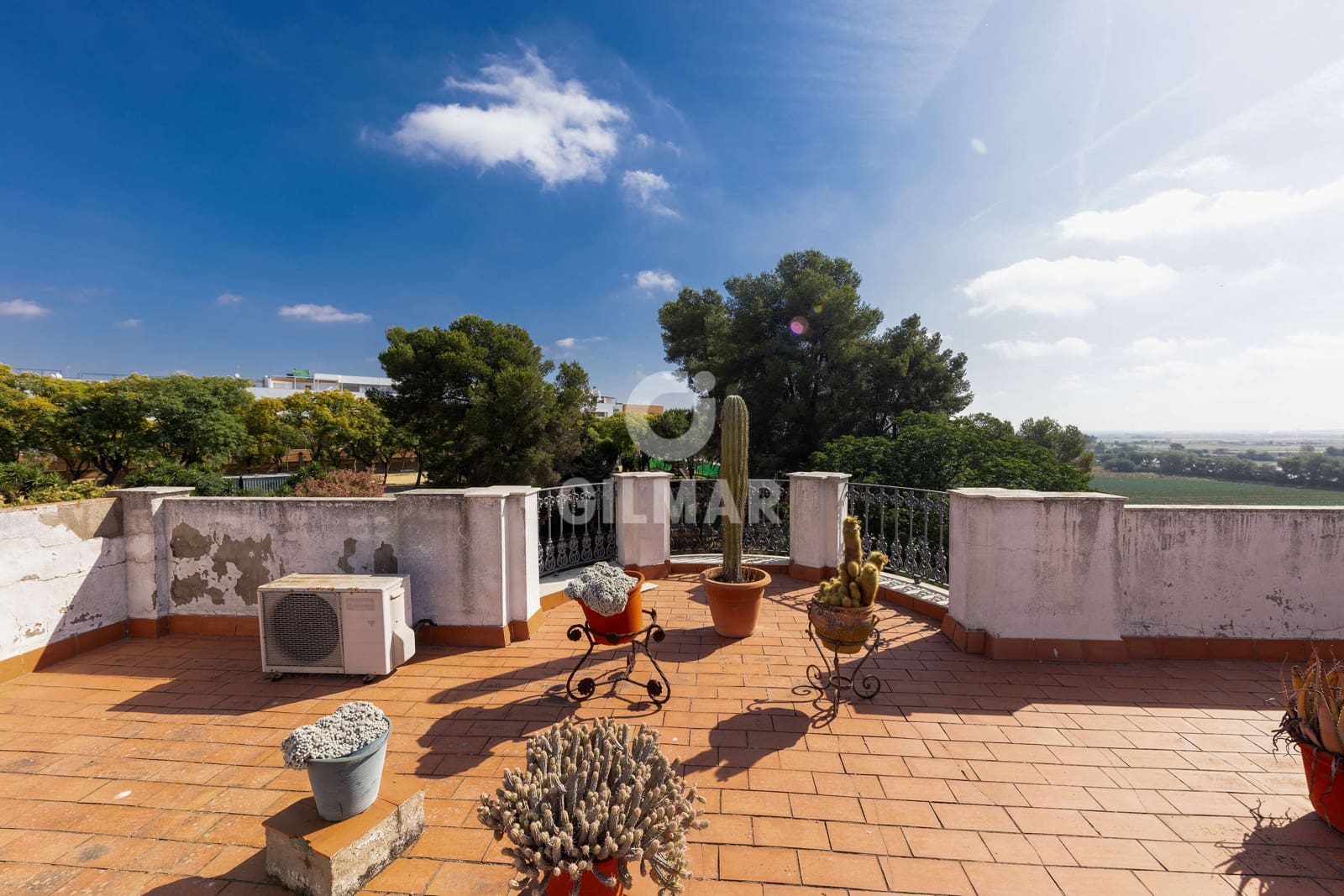 5 soveværelse Semi-Rækkehus til salg i Coria del Rio med garage - € 430.000 (Ref: 9207581)