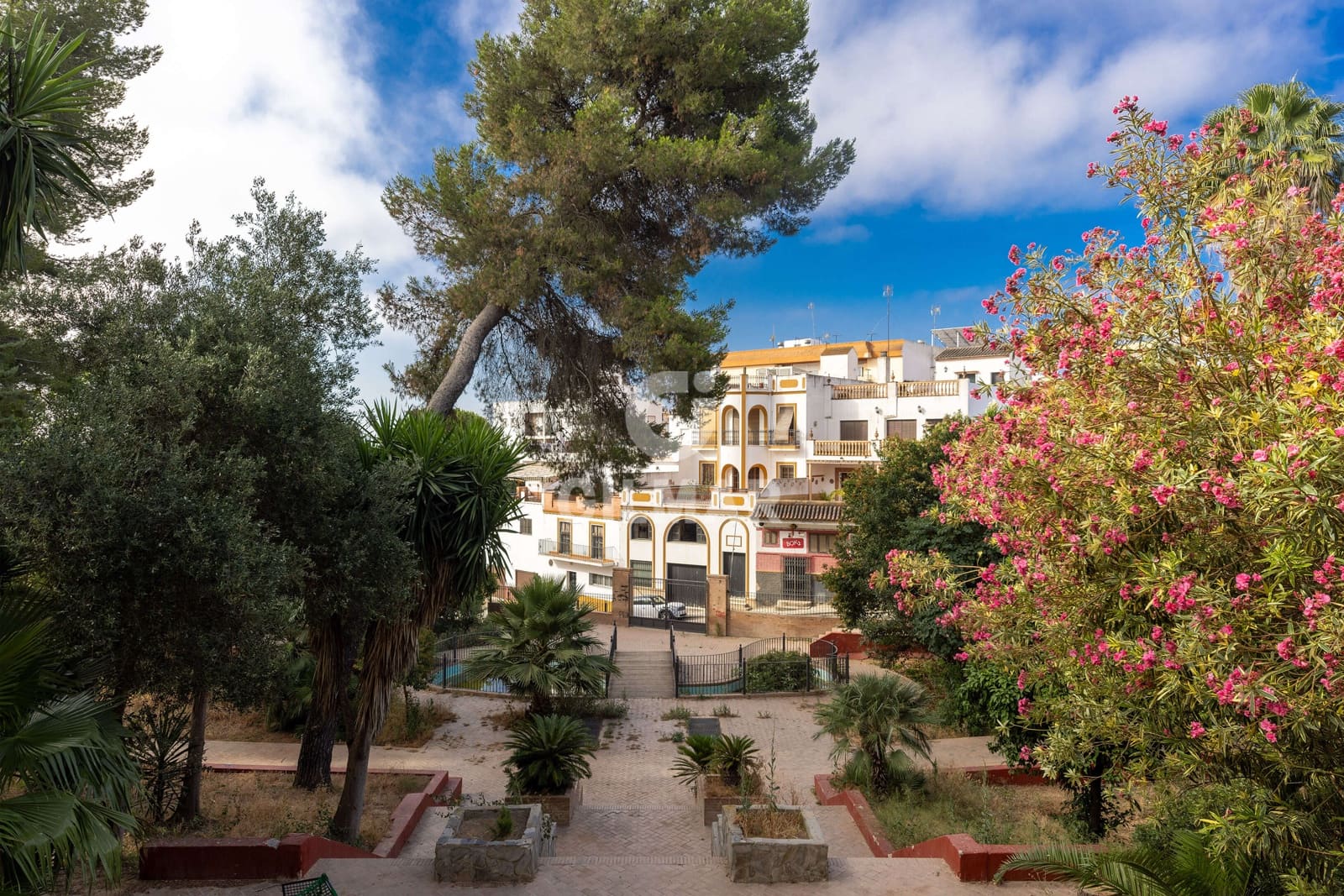 5 soveværelse Semi-Rækkehus til salg i Coria del Rio med garage - € 430.000 (Ref: 9207581)