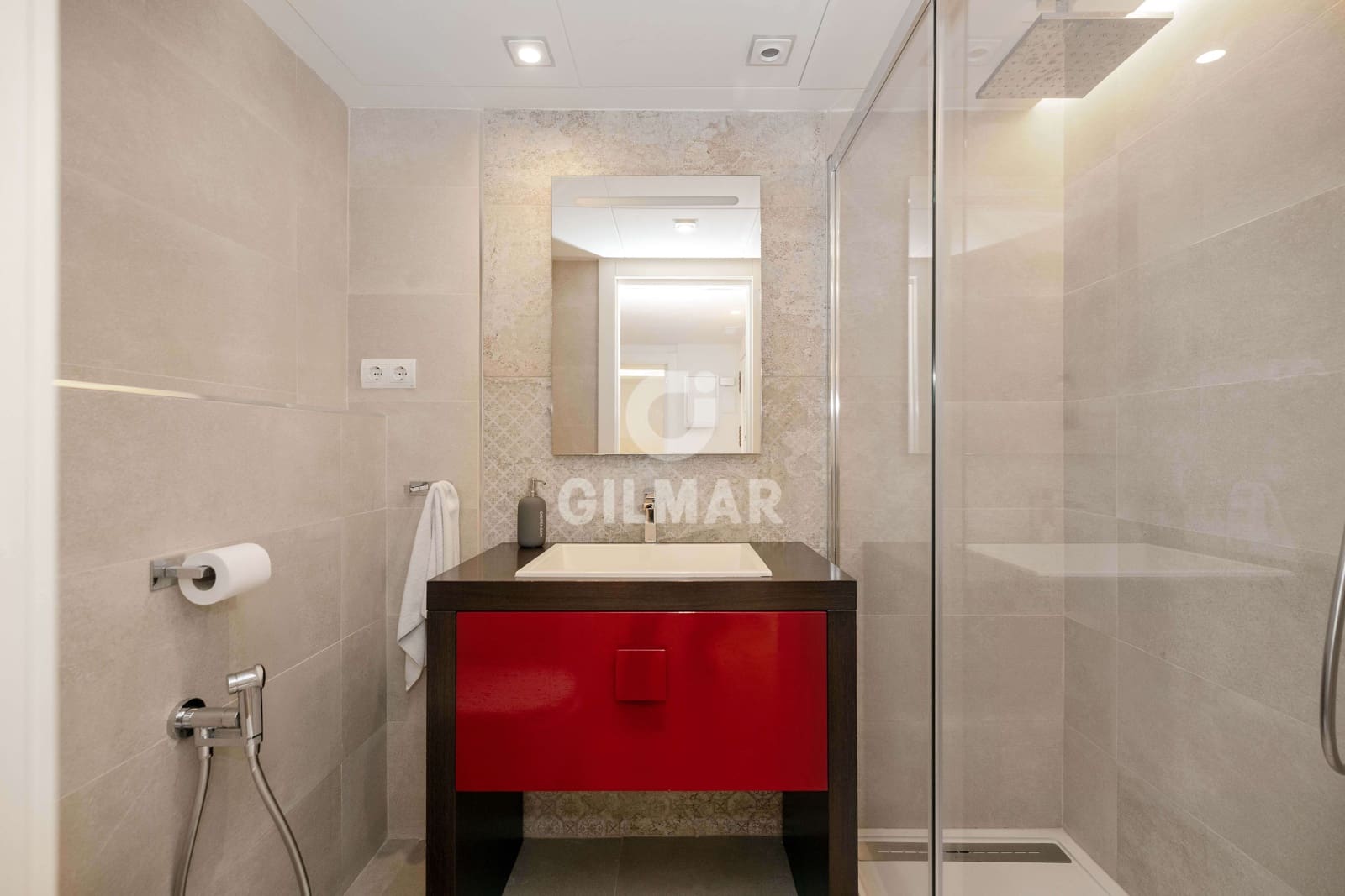 4 makuuhuone Asunto myytävänä paikassa Elviria mukana uima-altaan 
autotalli - 675 000 € (Ref: 9211582)