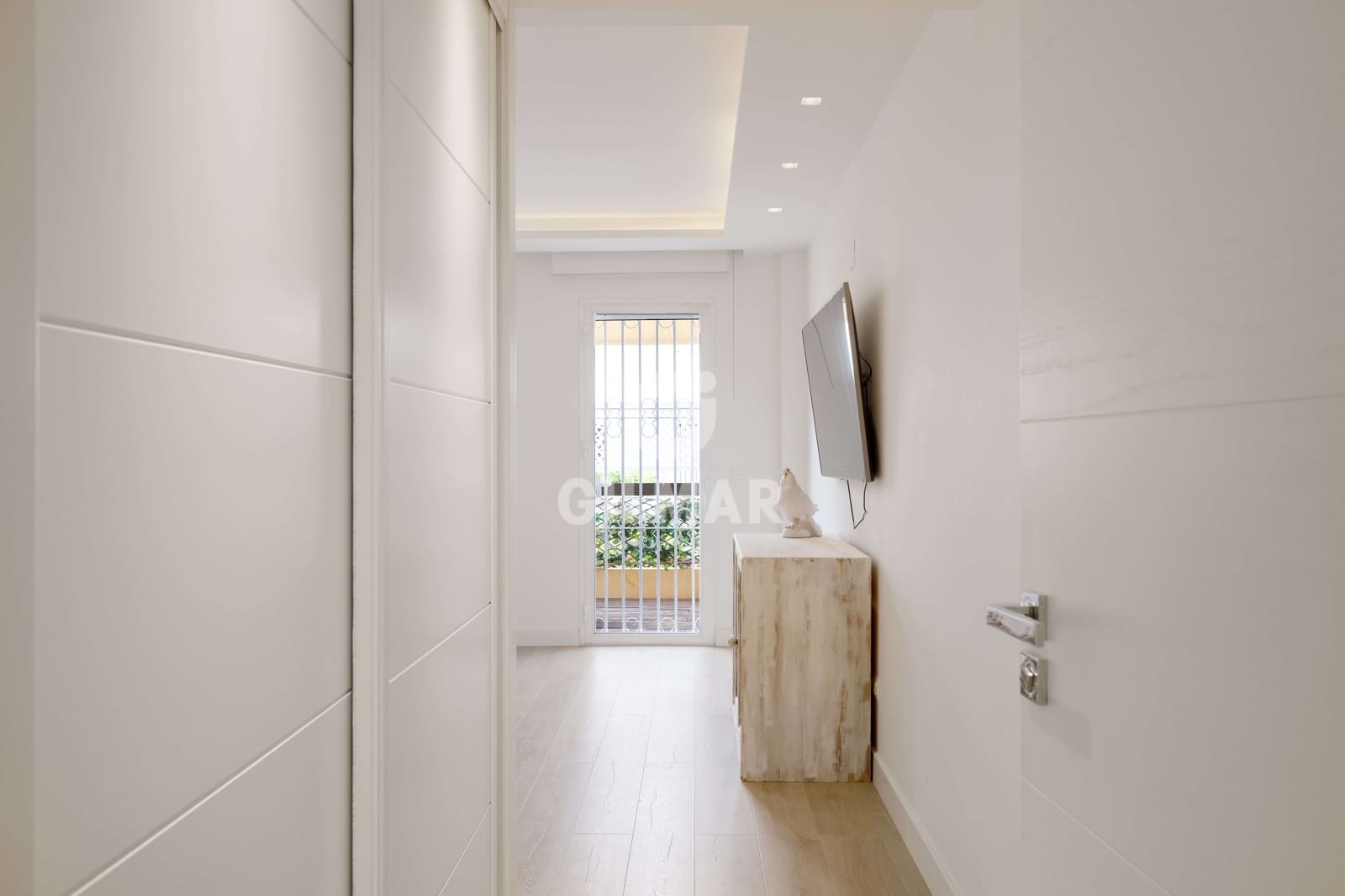 4 makuuhuone Asunto myytävänä paikassa Elviria mukana uima-altaan 
autotalli - 675 000 € (Ref: 9211582)