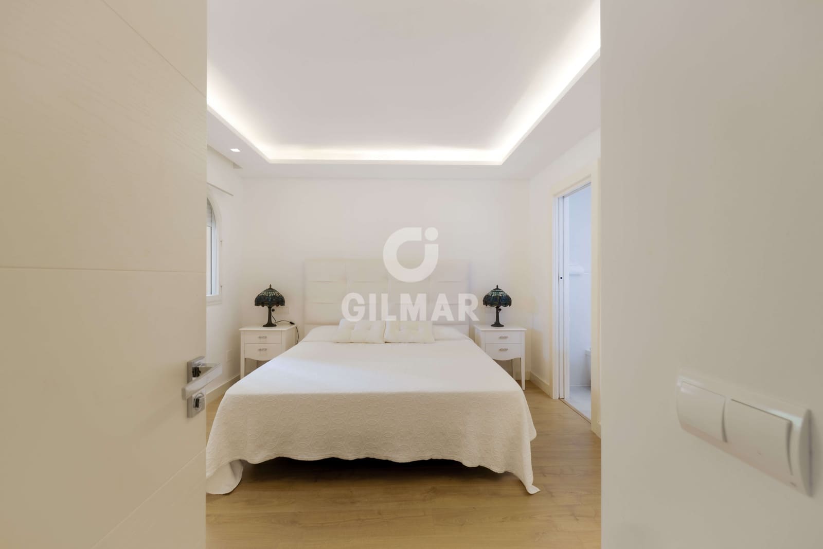 4 makuuhuone Asunto myytävänä paikassa Elviria mukana uima-altaan 
autotalli - 675 000 € (Ref: 9211582)