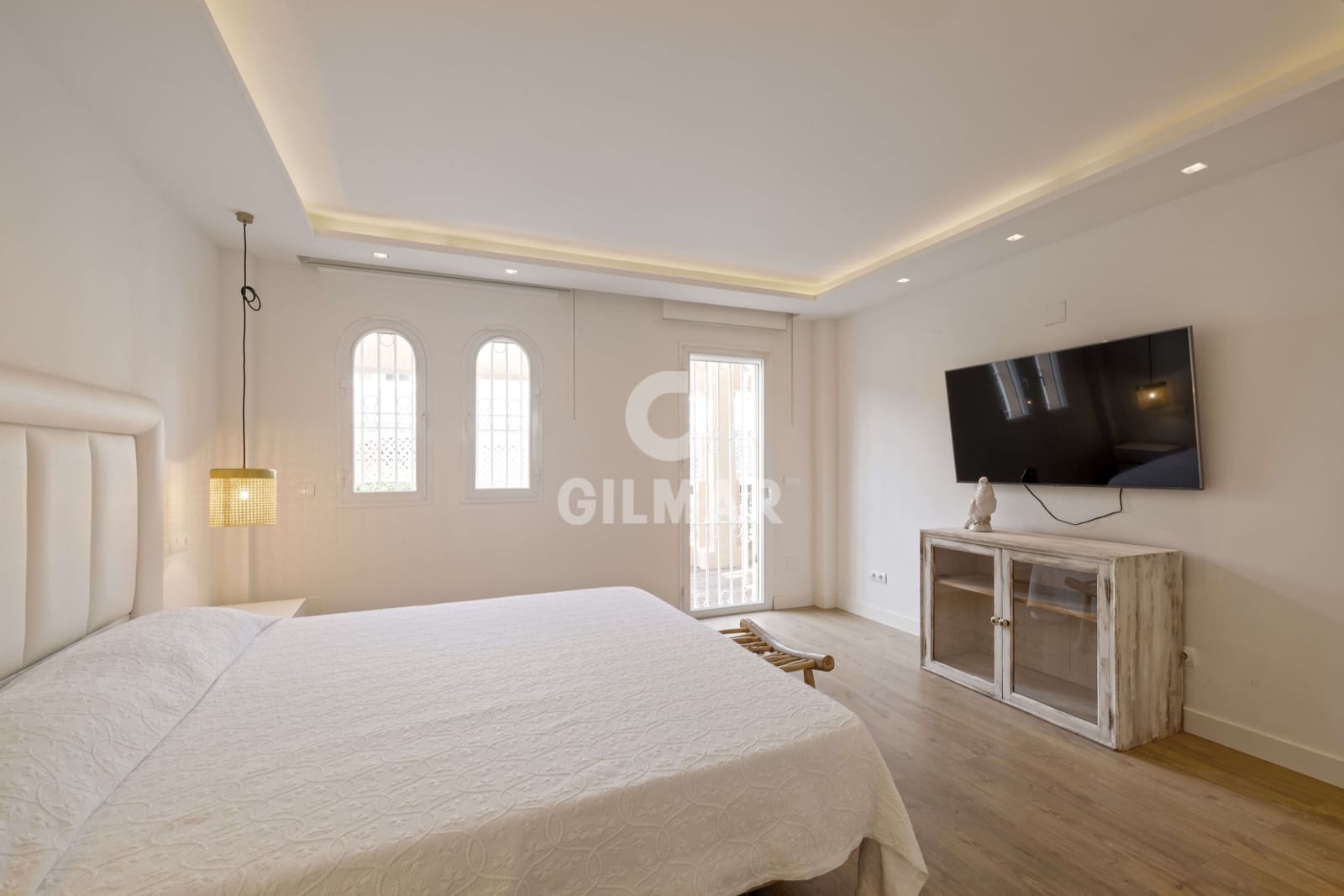 4 makuuhuone Asunto myytävänä paikassa Elviria mukana uima-altaan 
autotalli - 675 000 € (Ref: 9211582)