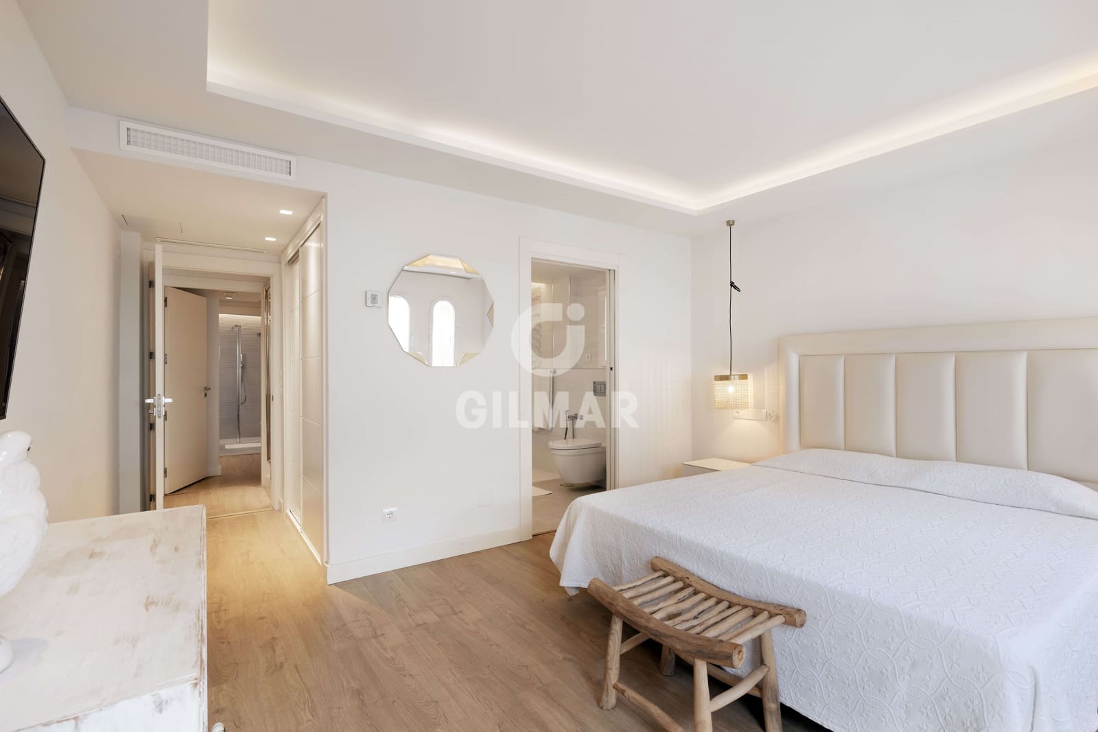 4 makuuhuone Asunto myytävänä paikassa Elviria mukana uima-altaan 
autotalli - 675 000 € (Ref: 9211582)