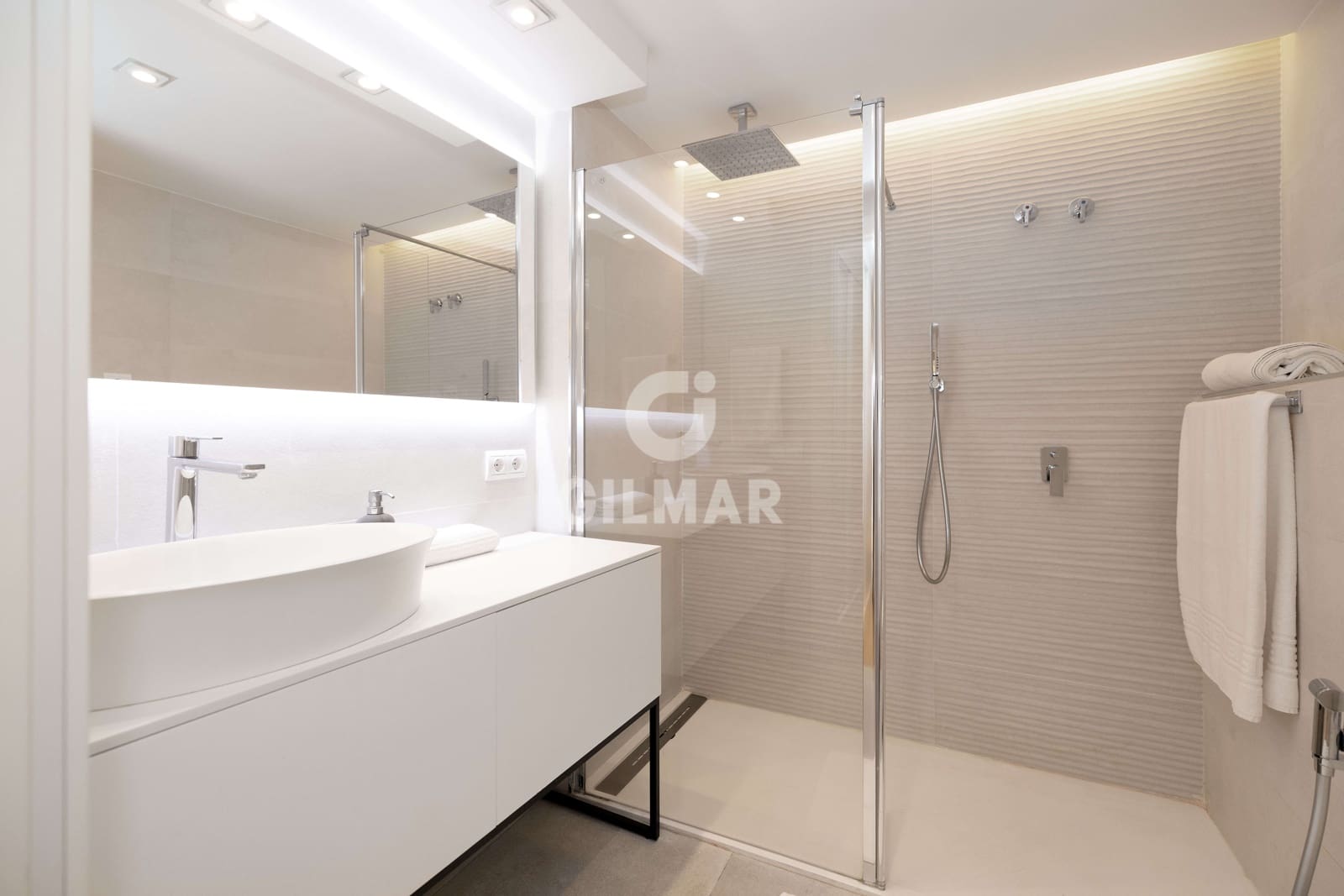 4 makuuhuone Asunto myytävänä paikassa Elviria mukana uima-altaan 
autotalli - 675 000 € (Ref: 9211582)