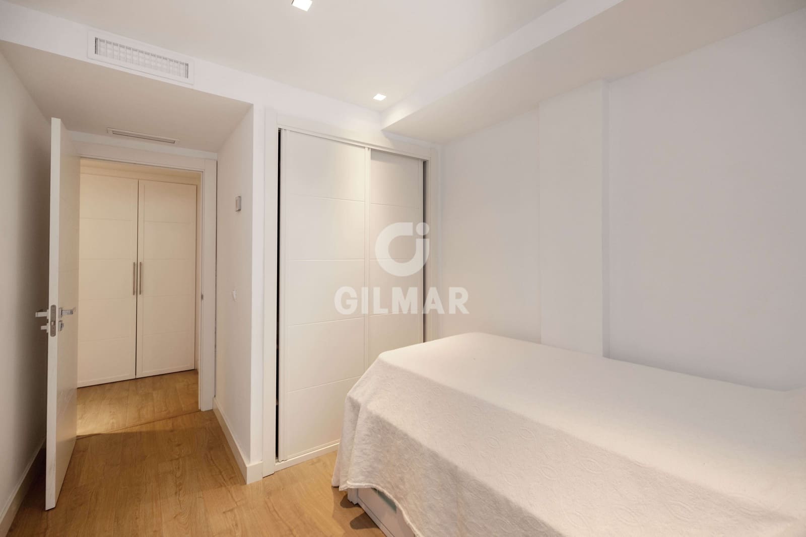 4 makuuhuone Asunto myytävänä paikassa Elviria mukana uima-altaan 
autotalli - 675 000 € (Ref: 9211582)