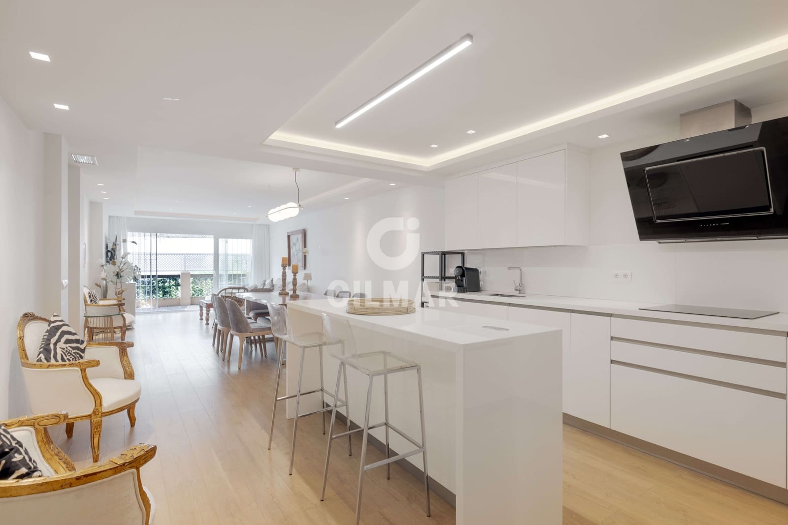 4 makuuhuone Asunto myytävänä paikassa Elviria mukana uima-altaan 
autotalli - 675 000 € (Ref: 9211582)