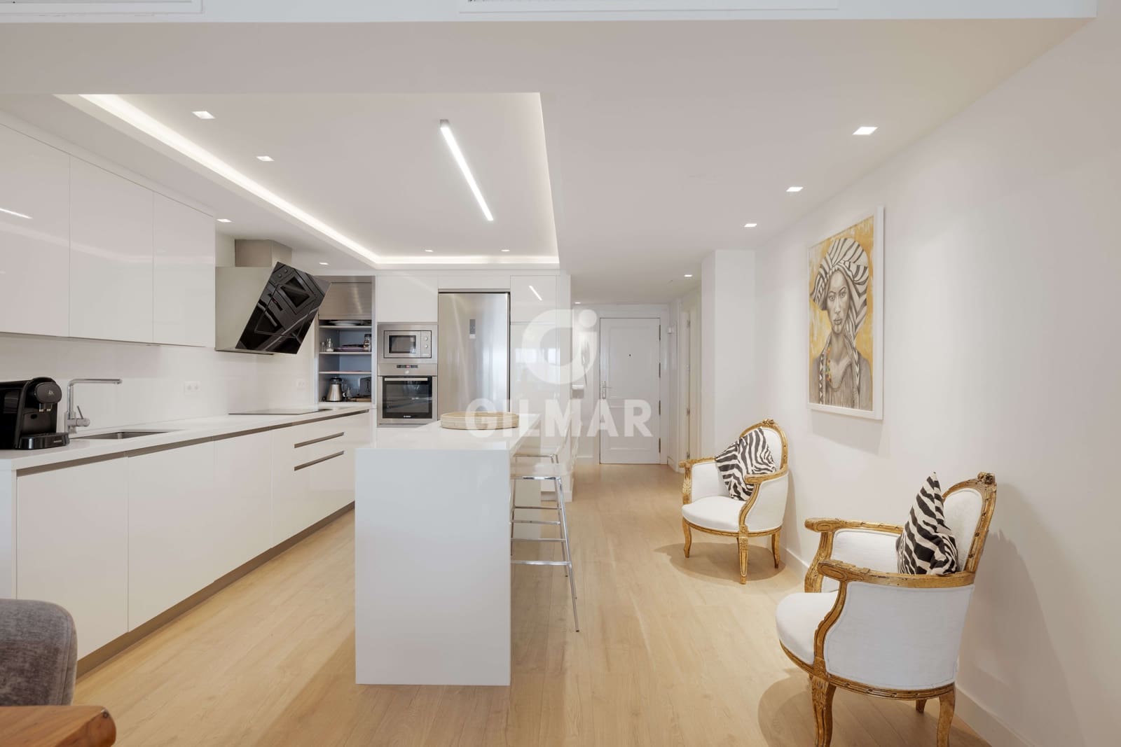 4 makuuhuone Asunto myytävänä paikassa Elviria mukana uima-altaan 
autotalli - 675 000 € (Ref: 9211582)