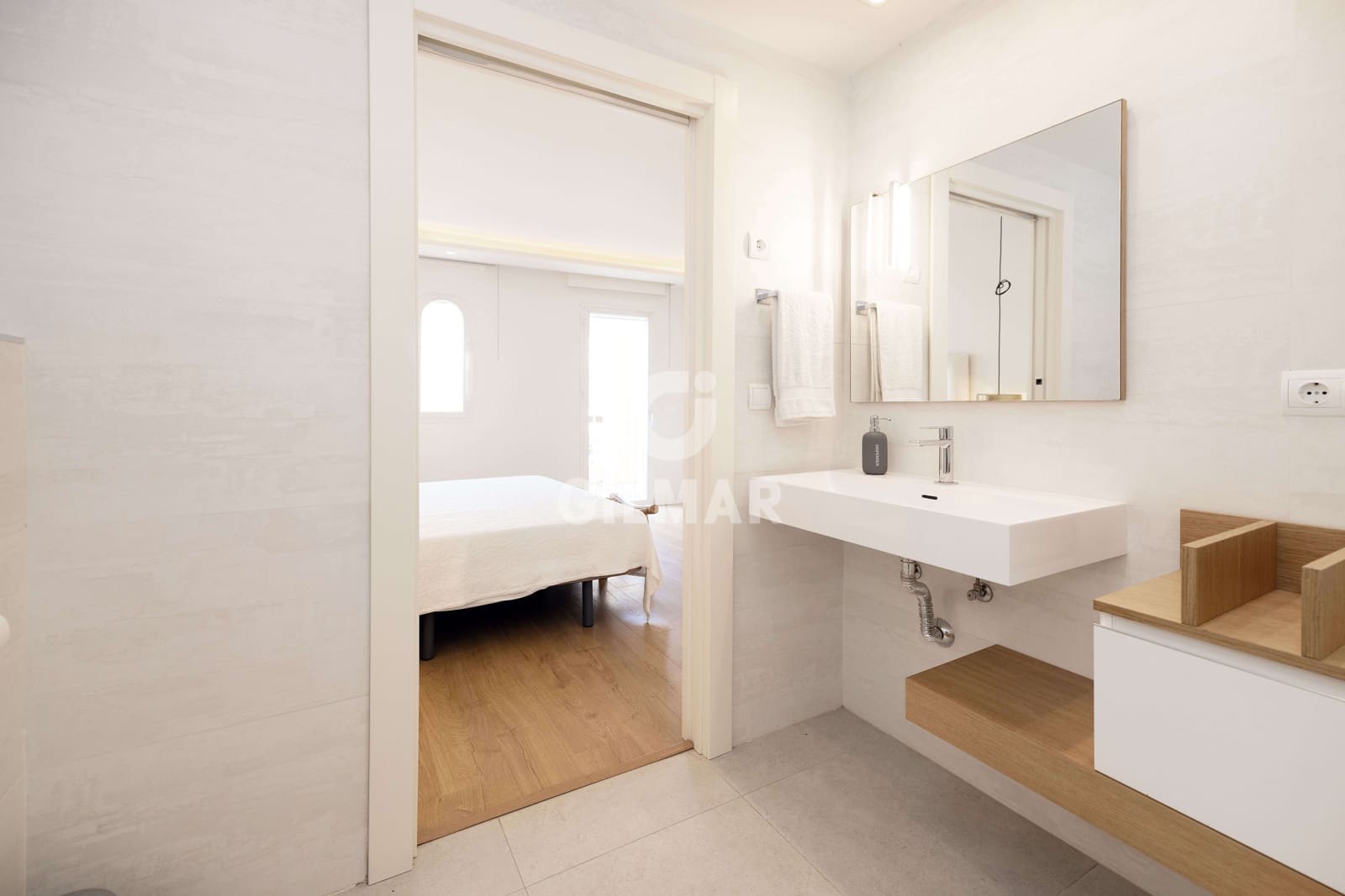 4 makuuhuone Asunto myytävänä paikassa Elviria mukana uima-altaan 
autotalli - 675 000 € (Ref: 9211582)