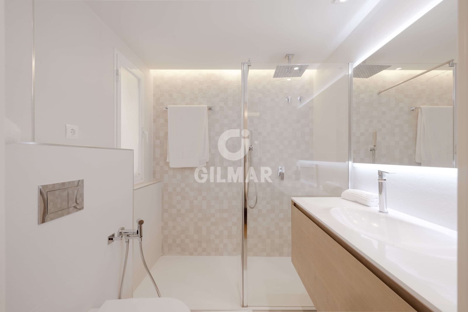 4 makuuhuone Asunto myytävänä paikassa Elviria mukana uima-altaan 
autotalli - 675 000 € (Ref: 9211582)