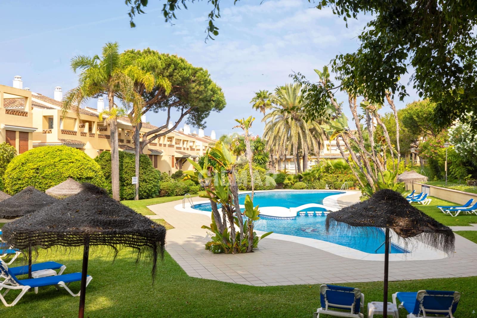 4 makuuhuone Asunto myytävänä paikassa Elviria mukana uima-altaan 
autotalli - 675 000 € (Ref: 9211582)