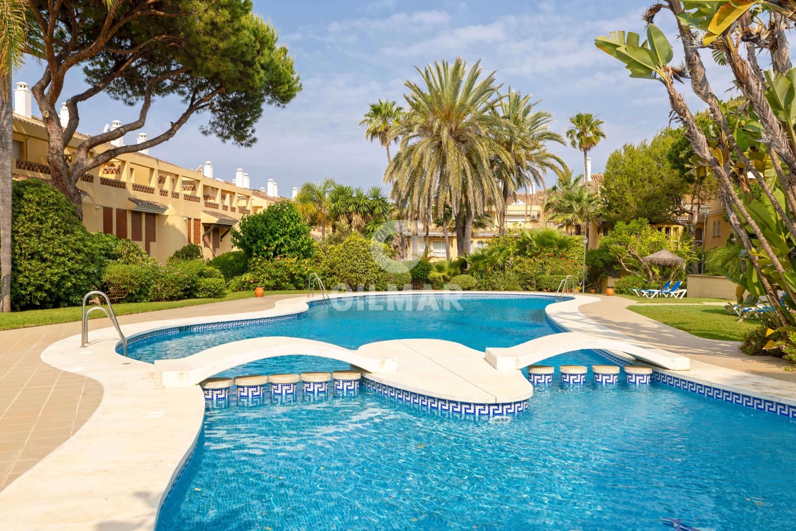 4 makuuhuone Asunto myytävänä paikassa Elviria mukana uima-altaan 
autotalli - 675 000 € (Ref: 9211582)