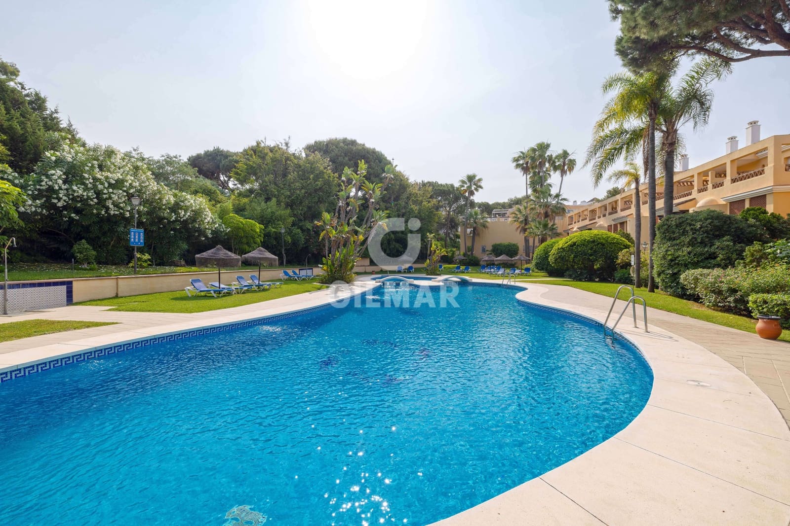 4 makuuhuone Asunto myytävänä paikassa Elviria mukana uima-altaan 
autotalli - 675 000 € (Ref: 9211582)