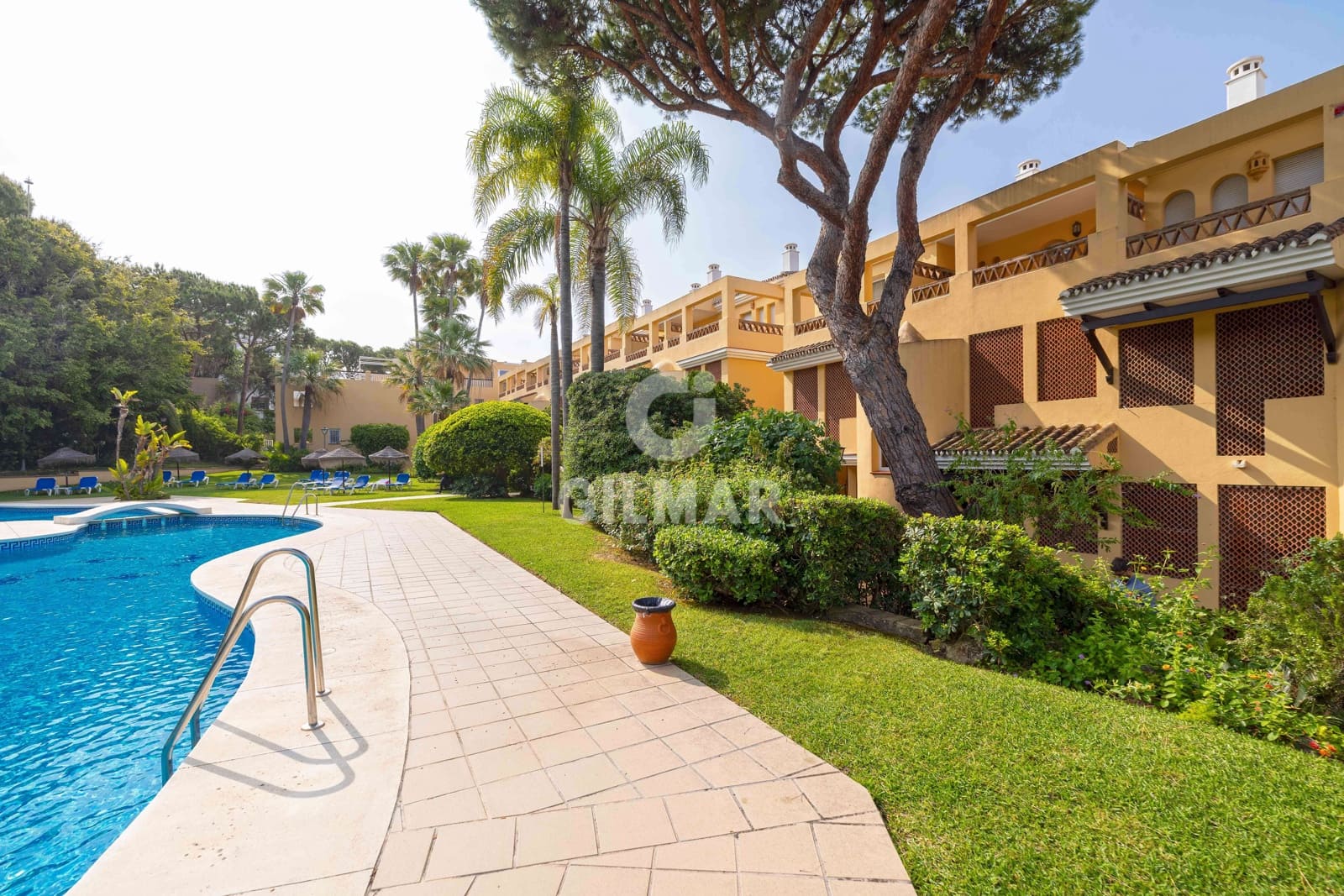 4 makuuhuone Asunto myytävänä paikassa Elviria mukana uima-altaan 
autotalli - 675 000 € (Ref: 9211582)