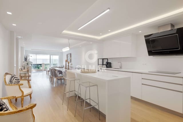 4 bedroom Flat for sale in Elviria, Marbella with pool garage - € 675,000 (Ref: 9211582)